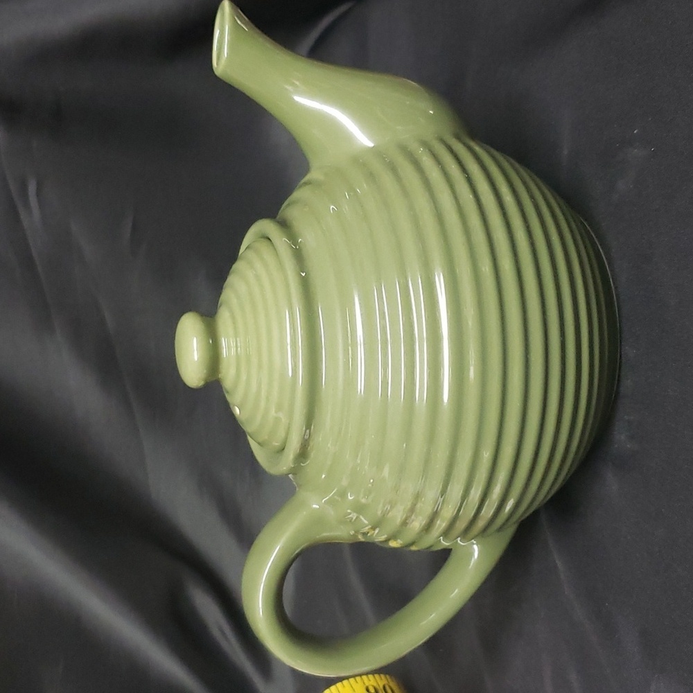 Hues N Brews NWT Vintage Dark Green Ribbed Teapot